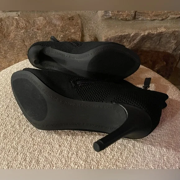 BLEECKER AND BOND BLACK PEEP TOE BOOTIES - Picture 3 of 7